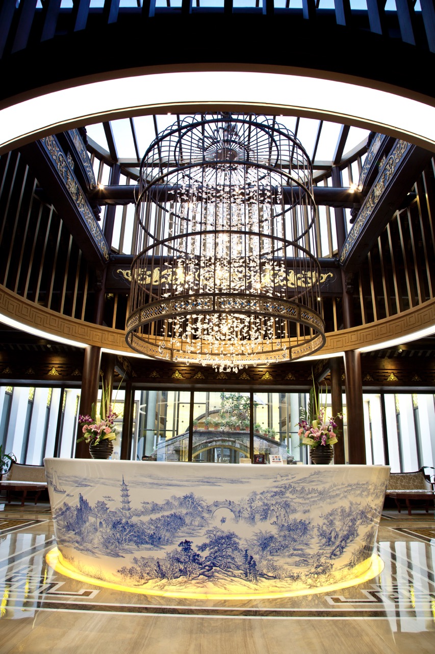 The spacious hotel lobby featuring a modern reception desk and comfortable seating area.
