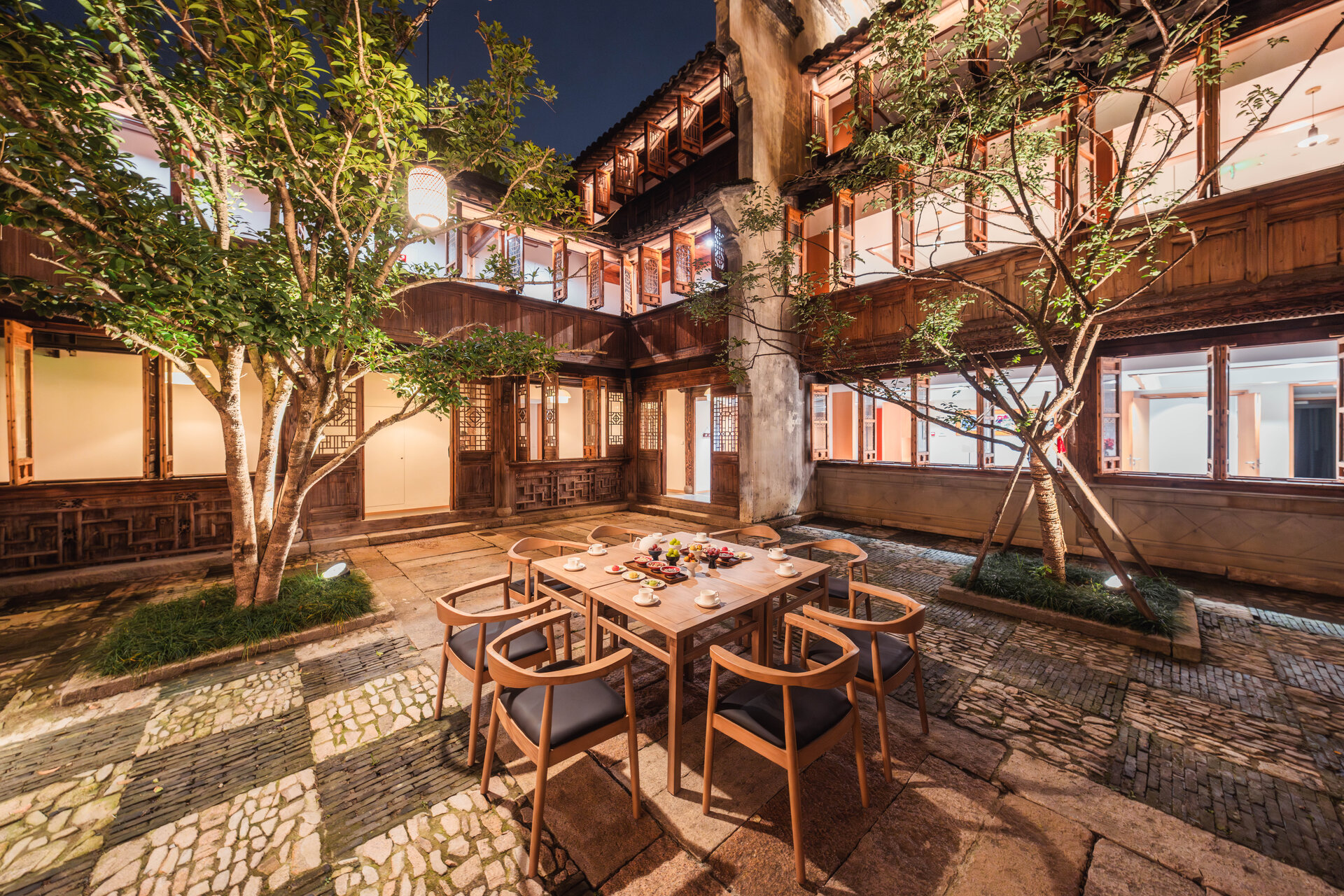 Outdoor tea and snacks are served in the courtyard under the open sky.