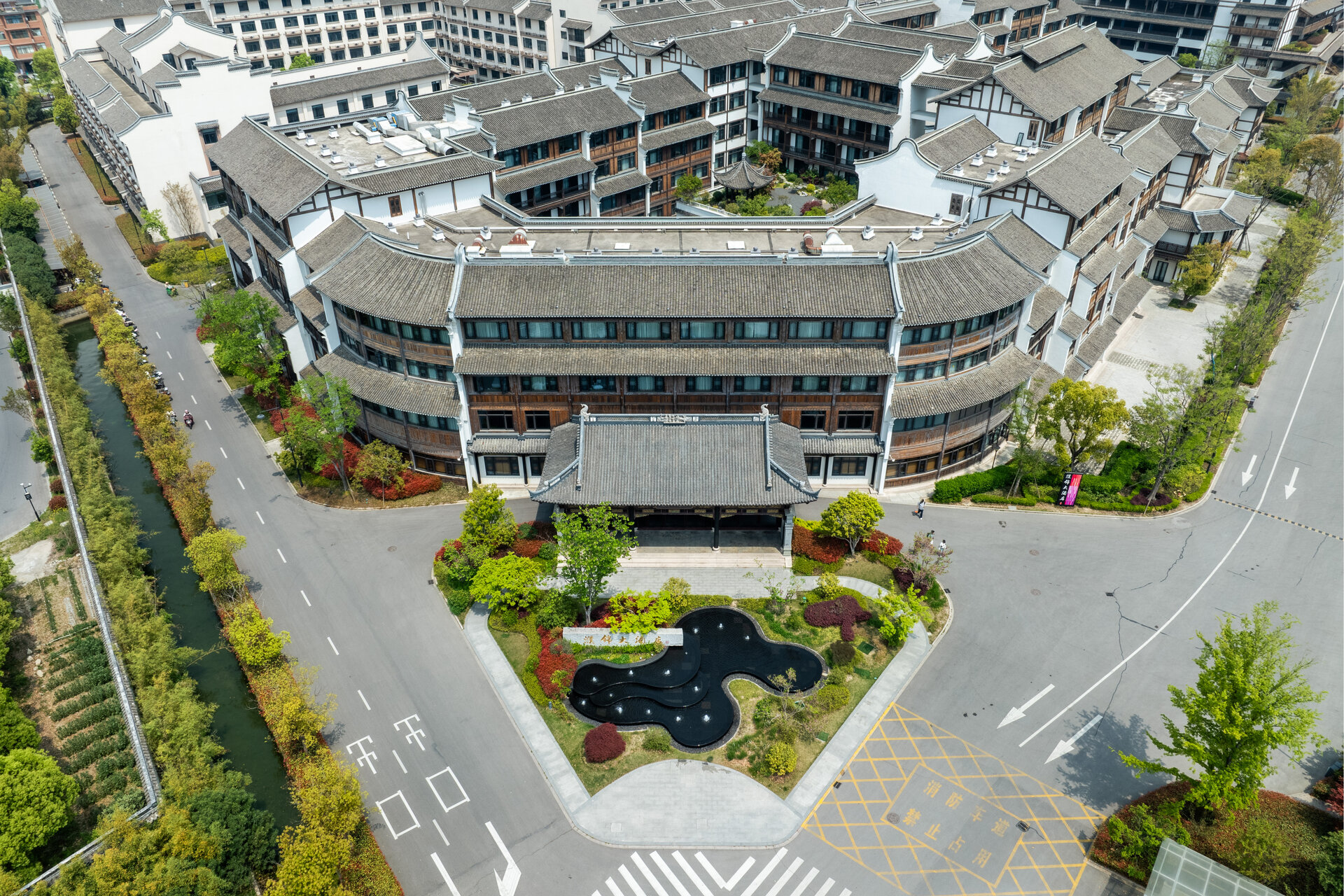 Exterior of Pujin Hotel near the entrance of Puyuan scenic area with modern design.