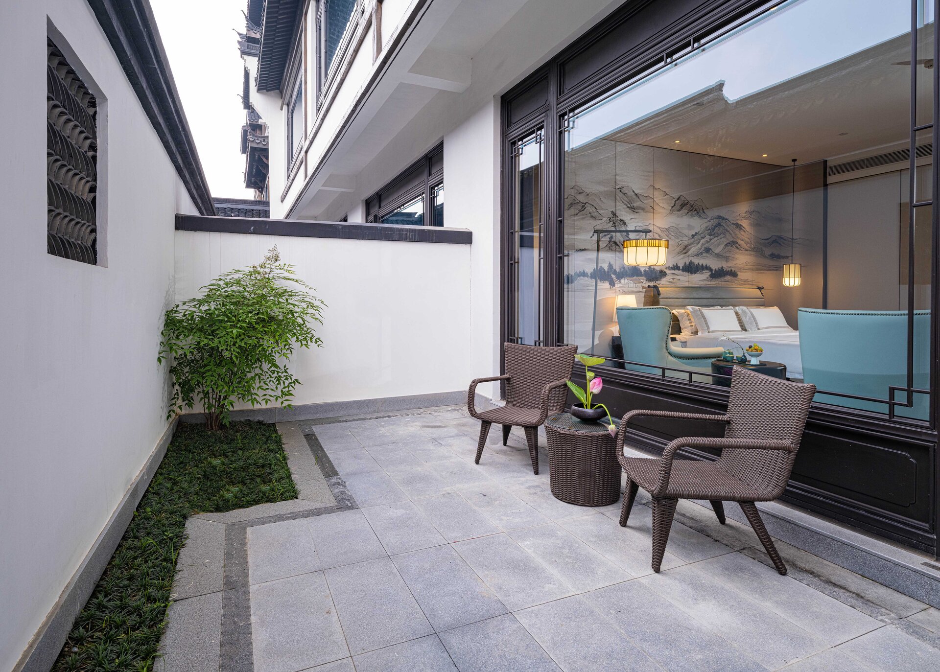 Deluxe double room courtyard view.