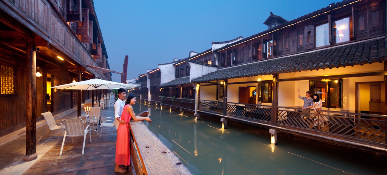 Exterior of deluxe waterside twin room with cannal view.