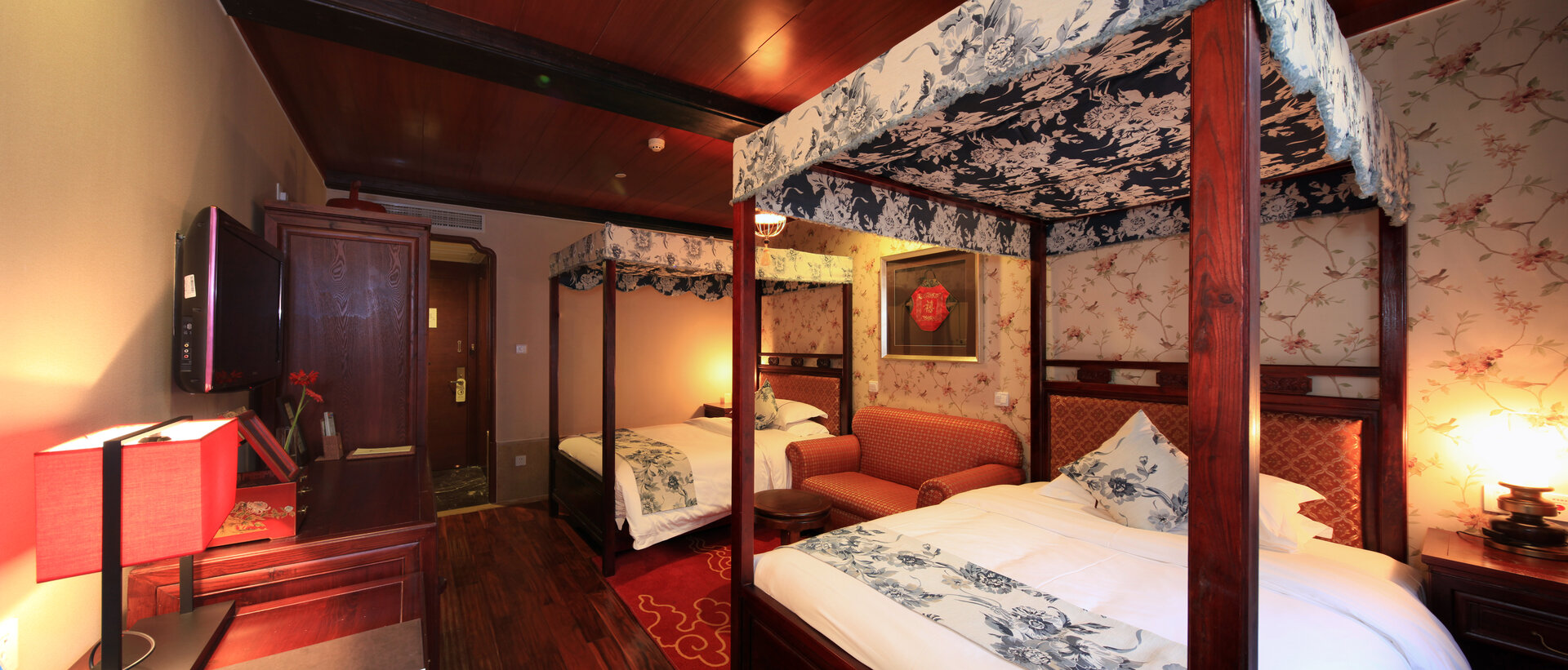 Interior of a deluxe twin room with traditional wooden furnishings.